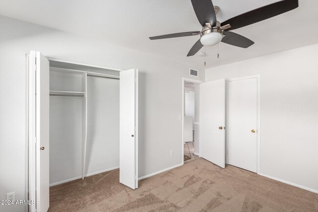 Building Photo - 1835 E Yale Dr