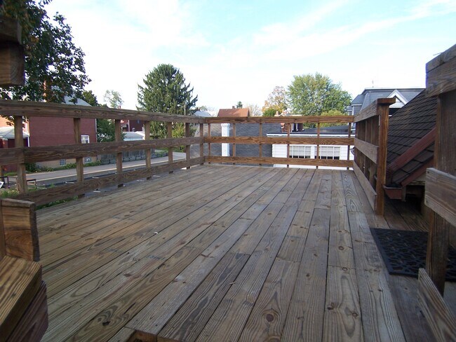 Building Photo - 539 E 10th Ave