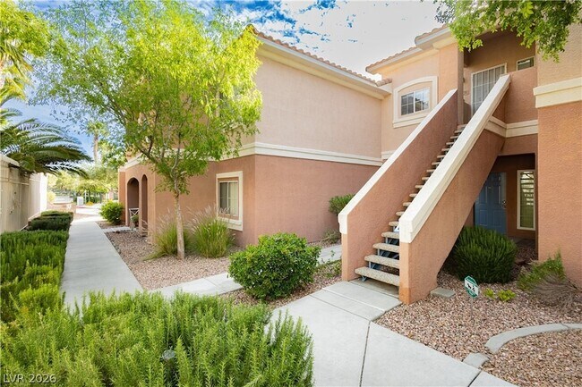 Building Photo - 301 Pine Haven St