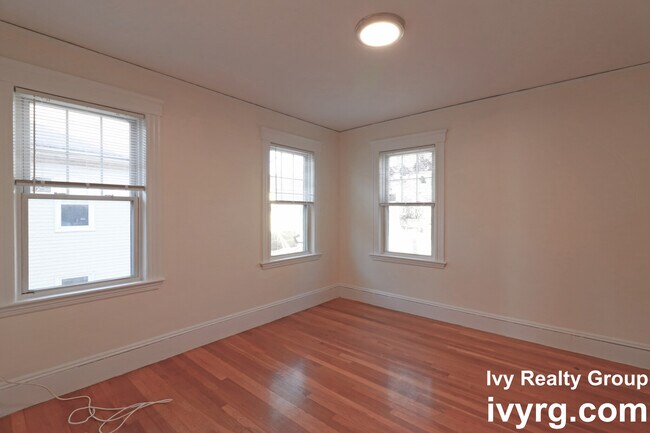 Building Photo - 394-396 Mt Auburn St