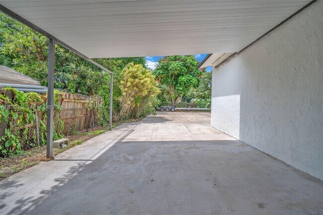 Building Photo - 5096 SW 28th Terrace