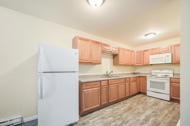 Building Photo - 281 Main St