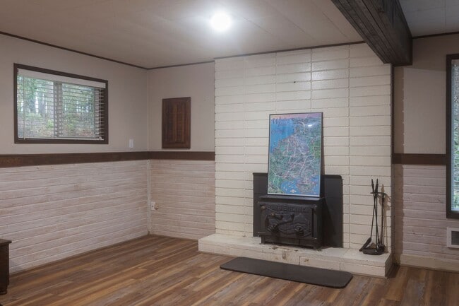 Building Photo - 1205 NW Crosby Ave