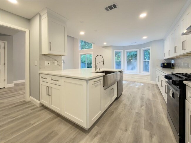 Building Photo - 528 Parkstone Ln