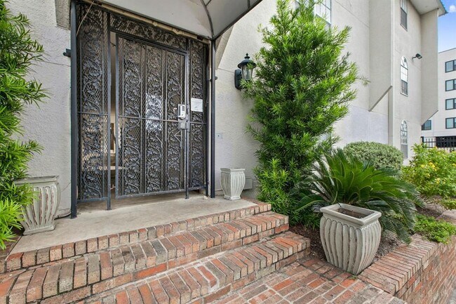 Building Photo - 910 Duncan Ln