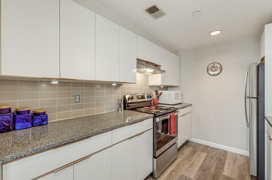 Building Photo - 315 Rantoul St