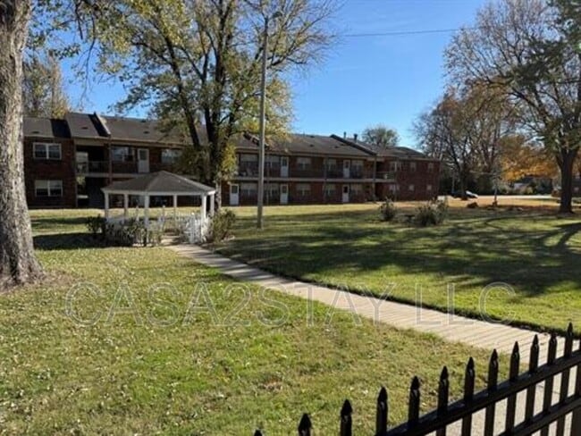 Building Photo - 2170 St Johns Pl