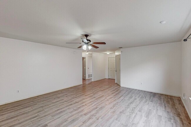 Building Photo - Adorable 3 bedroom 2 bath in Burleson Texas!