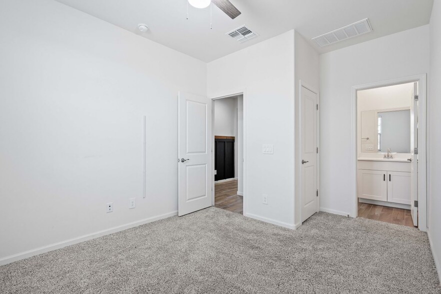 Building Photo - 12486 N Reeves Pl