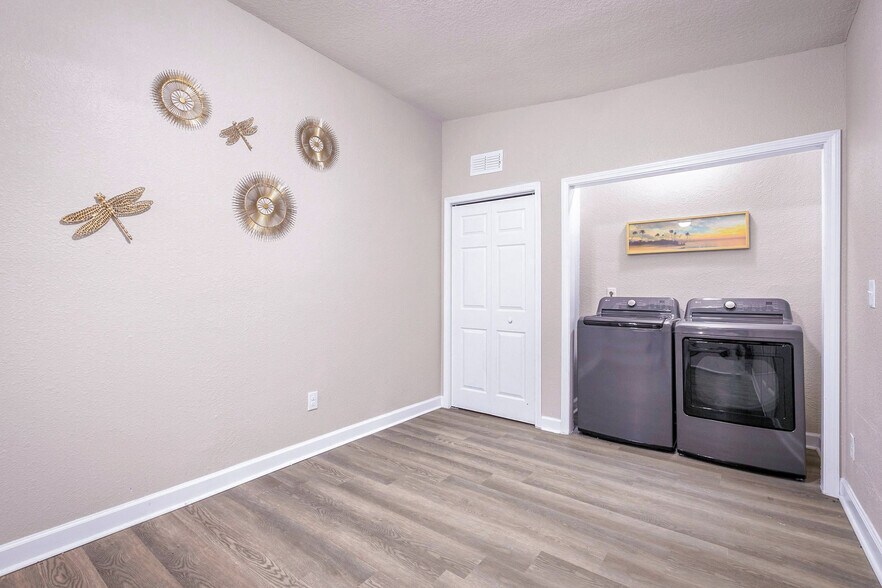 Building Photo - 7530 Bloxham Ave