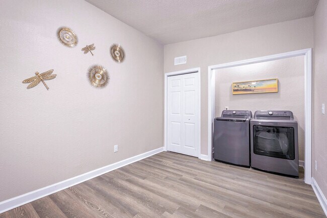 Building Photo - 7530 Bloxham Ave