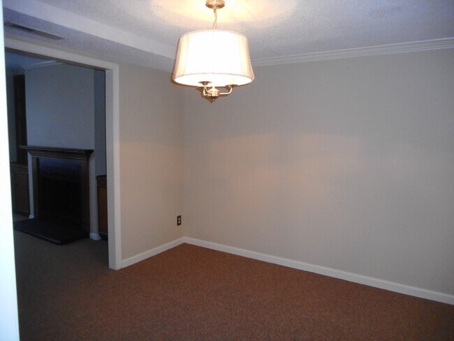 Building Photo - 515 Spring Garden St