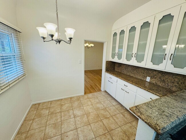 Building Photo - 902-360 N MANSFIELD AVE