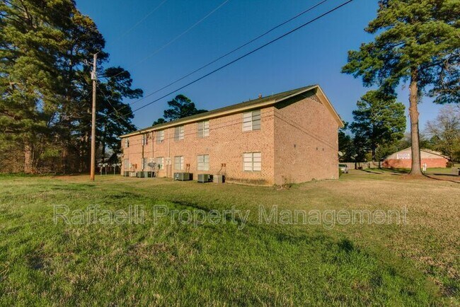 Building Photo - 2401 Brookridge Dr