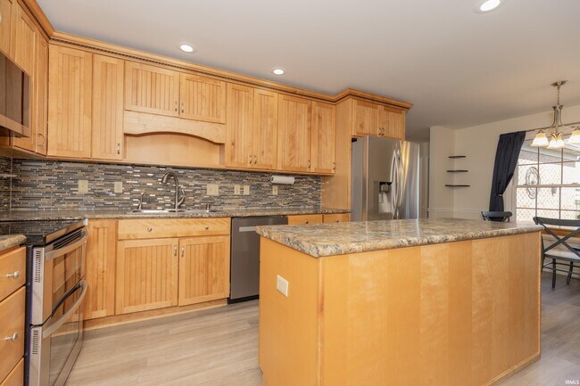 Building Photo - 2644 Waterstone Dr