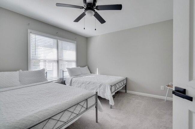 Building Photo - 3302 Comstock Rd