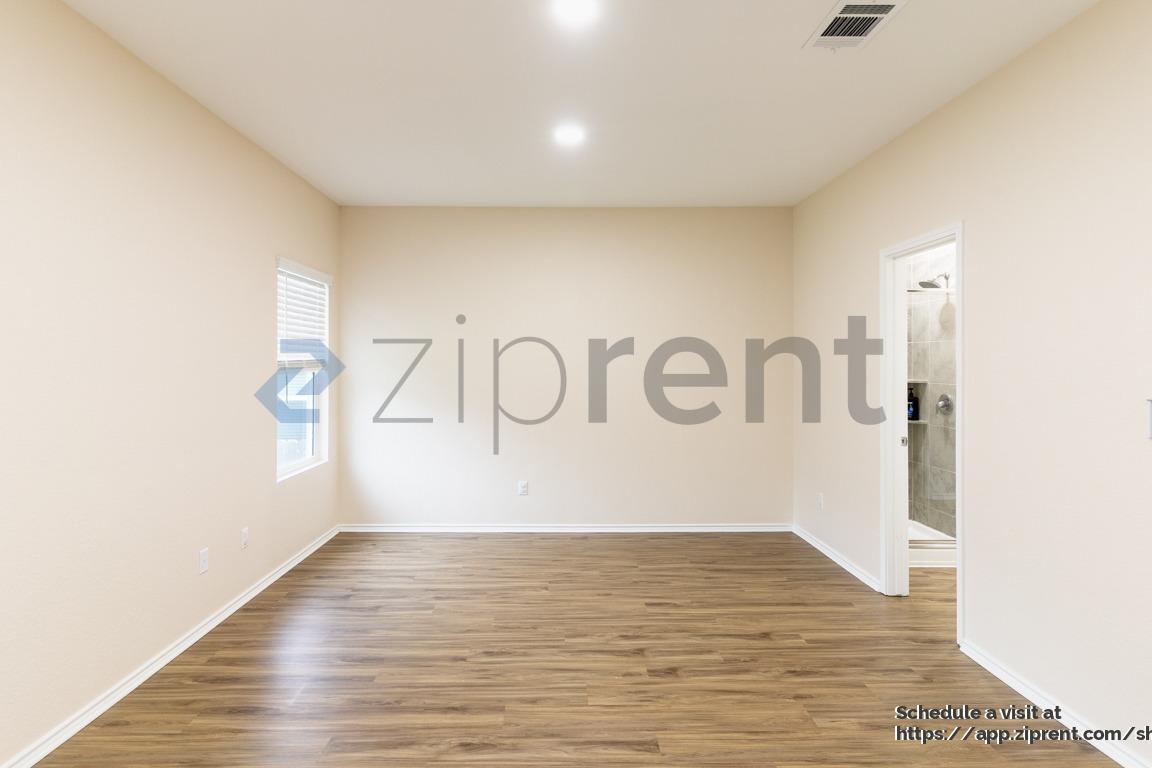 Building Photo - 1528 Brueggerhoff Rd