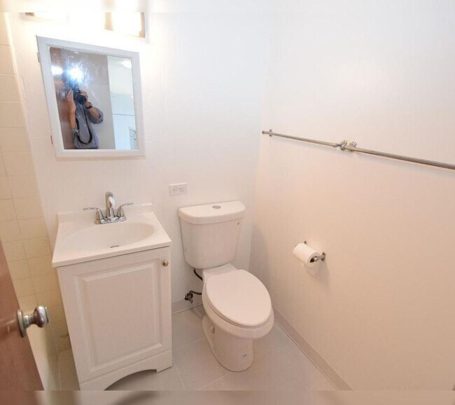 Building Photo - Queen Emma Gardens – 1-Bedroom Apartment f...