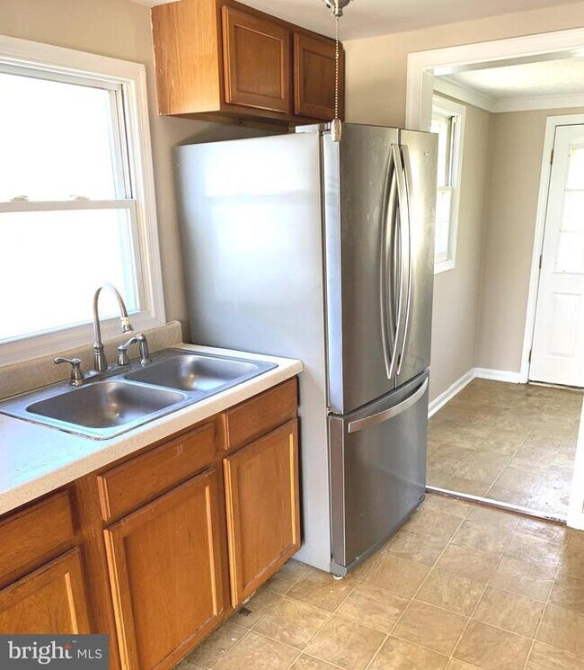 Building Photo - 90 Charles Way