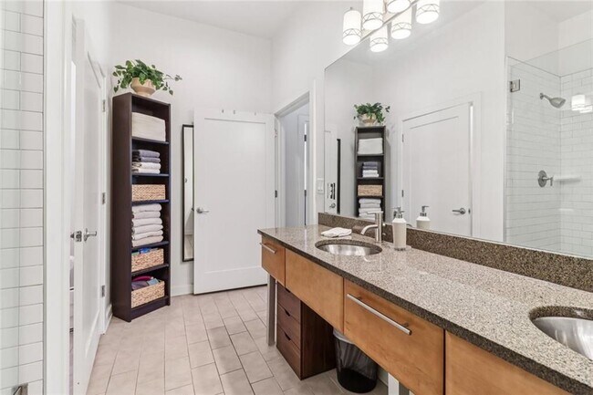 Building Photo - 1430 Dresden Dr NE