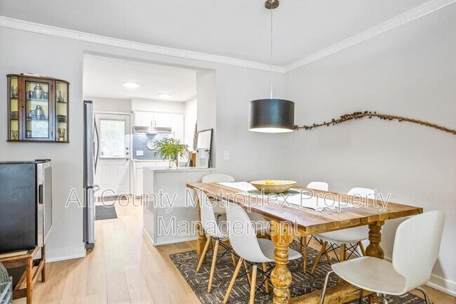 Building Photo - 7924 Royal Ln