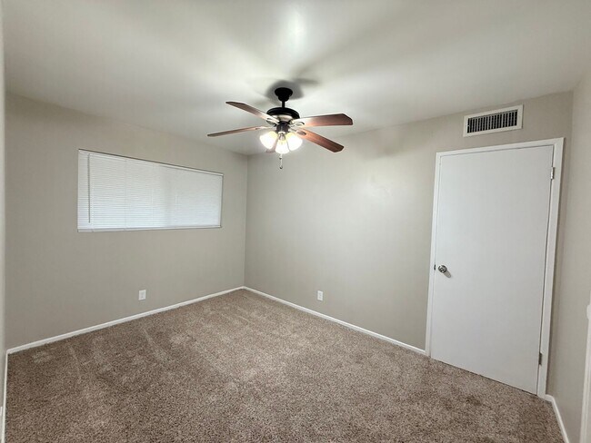 Building Photo - 606 Pierce St