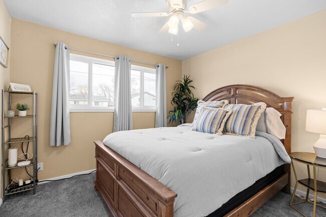 Building Photo - 428 Edwards Ave