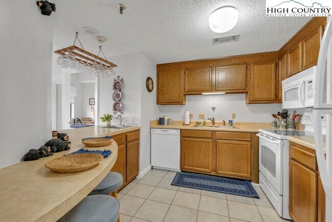 Building Photo - 303 Sugar Top Dr