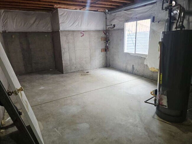 Building Photo - Cozy 3 Bed, 2.5 Bath Highlands Ranch House, 2 Car Garage, Fenced Yard, A/C