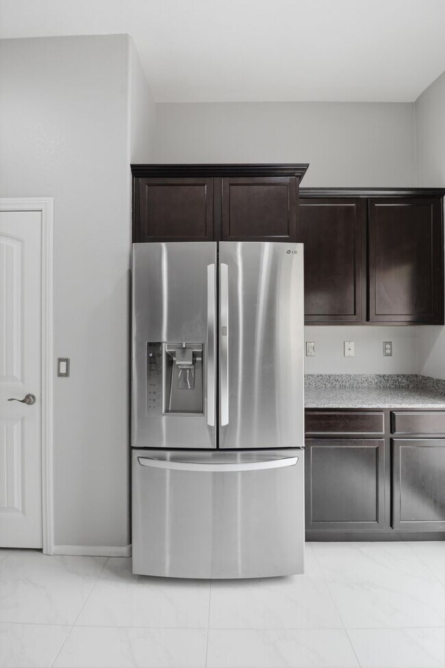 Building Photo - SW!!! Casita!!!! Single Story!!! 4 Bedrooms!!! Gated!!! End or Cut De Sac!!! Community green area...