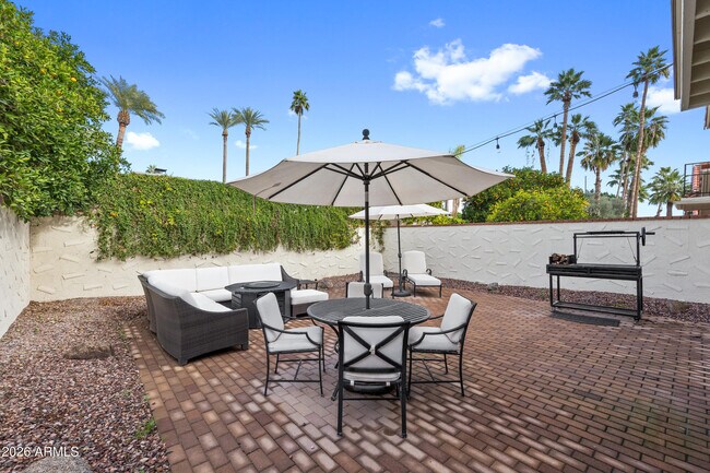 Building Photo - 7118 E Buena Terra Way