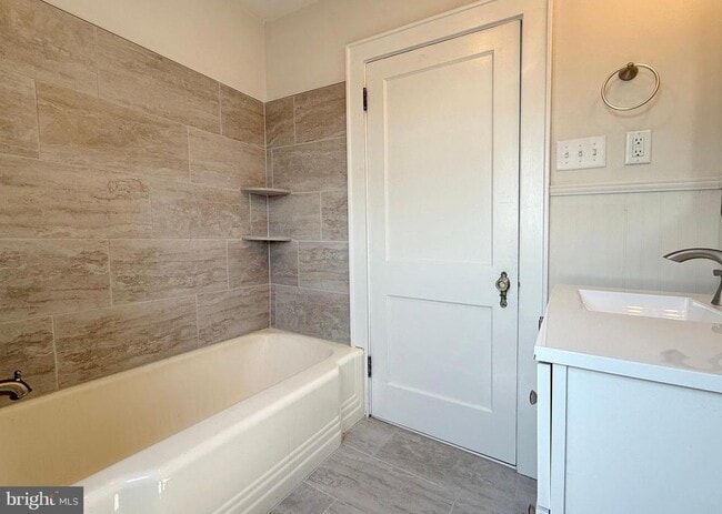 Building Photo - 31 W Whitlock Ave