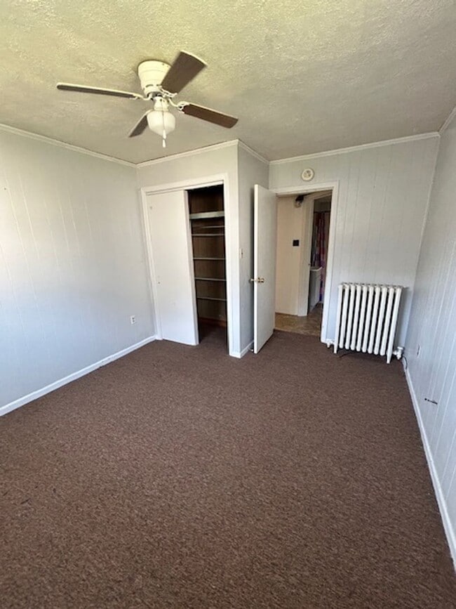 Building Photo - 1410 St James Pl