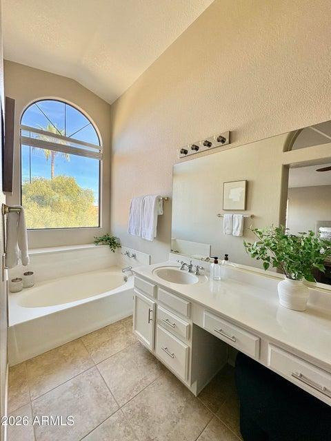 Building Photo - 5946 E Kelton Ln