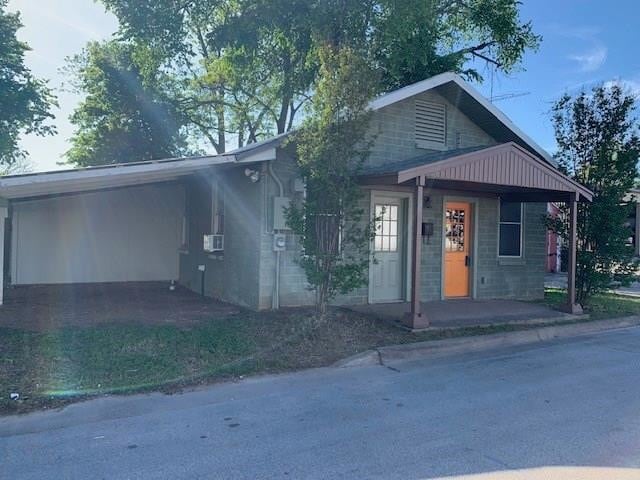 Primary Photo - 906 Haysel St