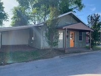 Building Photo - 906 Haysel St