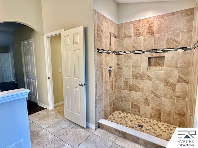 Building Photo - 32 Pierce Ln