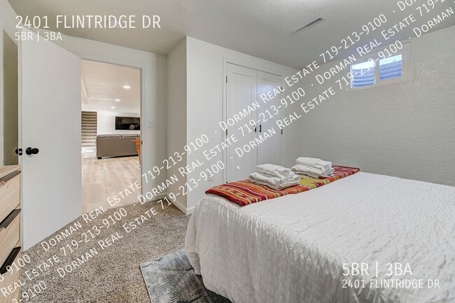 Building Photo - 2401 Flintridge Dr