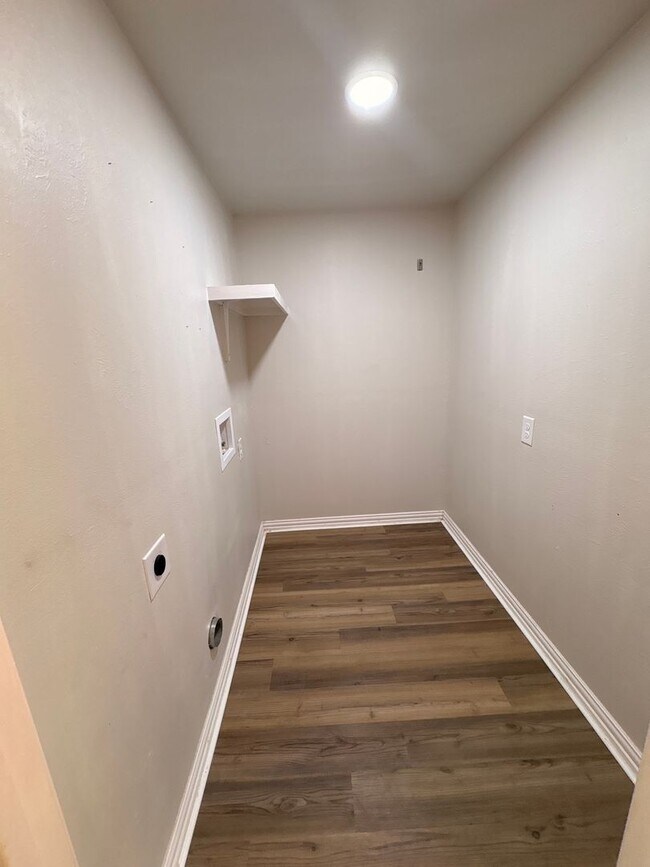 Building Photo - 1505 S 49th St