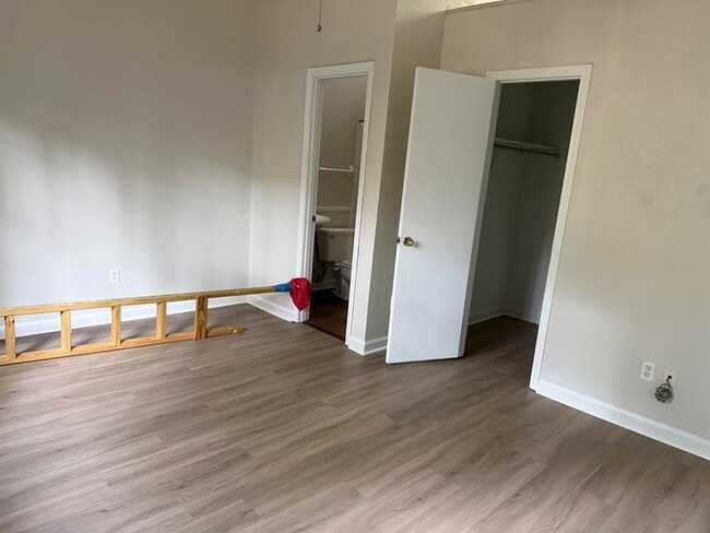 Building Photo - 203 Parkbrook Cir