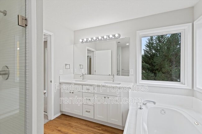 Building Photo - 7533 SW Applegate Dr