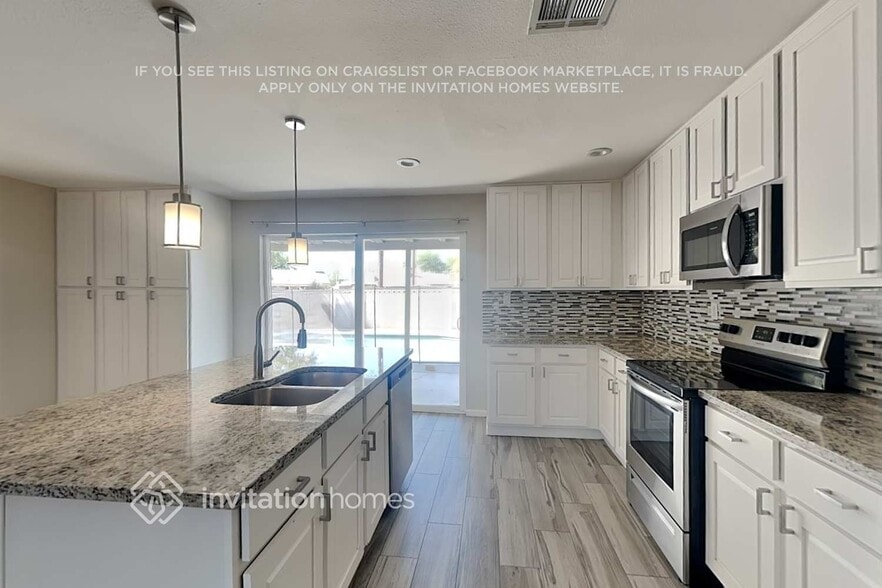 Building Photo - 505 E Hermosa Dr