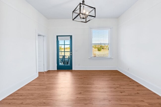 Building Photo - Downtown Napa 2 bdrm 1.5 Bath Home Availab...