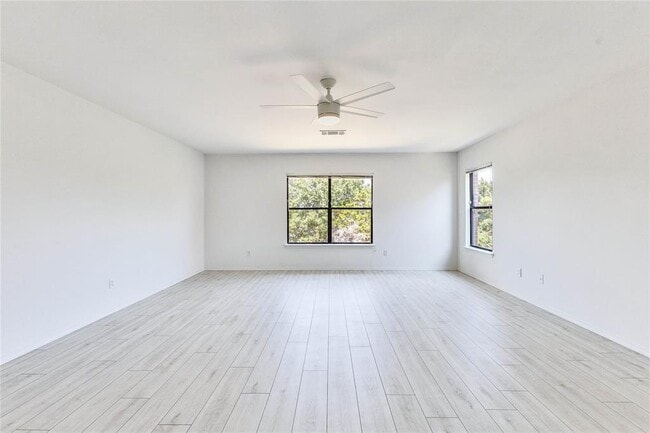 Building Photo - 1200 Del Roy Dr