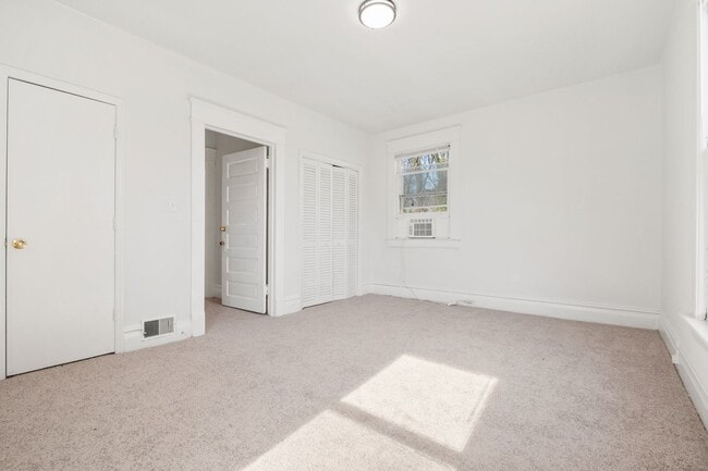 Building Photo - 1113 Camden Ave