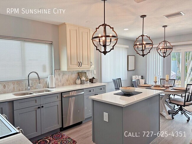 Building Photo - 10128 Yacht Club Dr