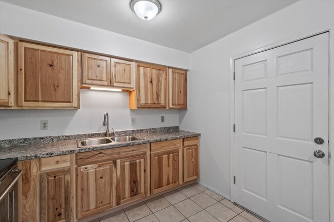Building Photo - 3010 N Sparkman Blvd