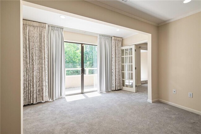 Building Photo - 25309 Plantation Dr NE