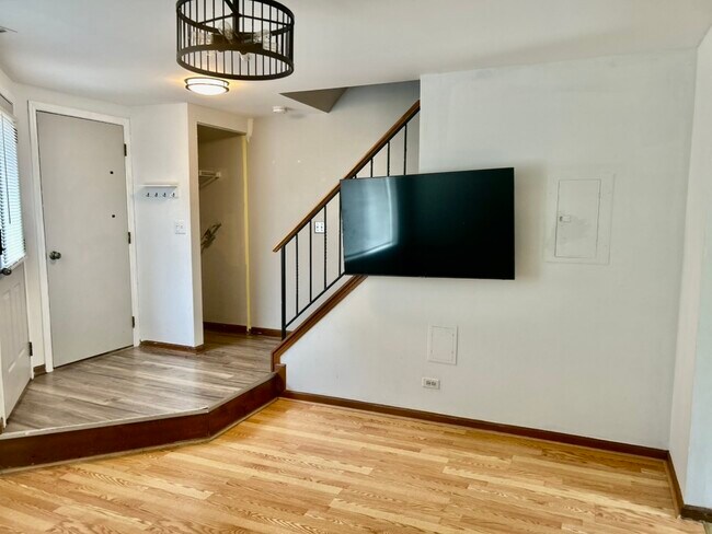 Building Photo - 2732 Wilshire Ct