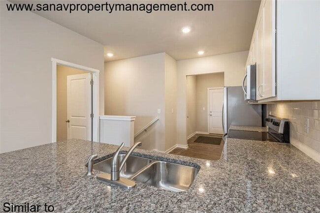 Building Photo - 3087 NW Irvinedale Dr